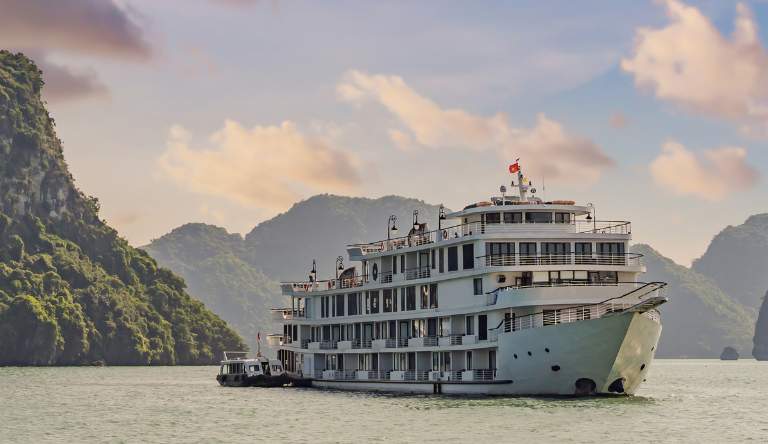 Halong-Bay-Cruise.jpg